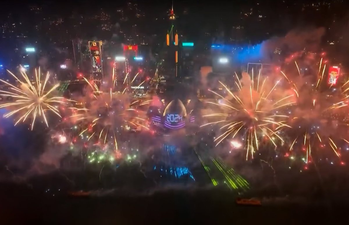 Hong Kong's Biggest New Year’s Fireworks Display | Radio Makes It Possible - Radio Warehouse